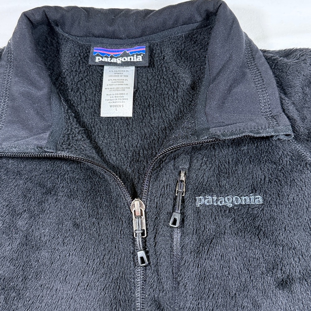 Patagonia Women's Black Fleece Teddy Jacket - Picture 3 of 8